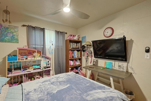 bedroom with ceiling fan