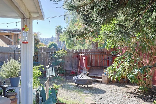 view of yard featuring a fire pit