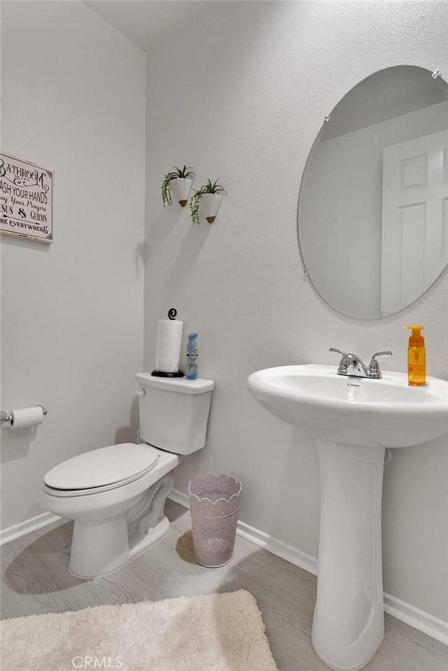 bathroom featuring sink and toilet