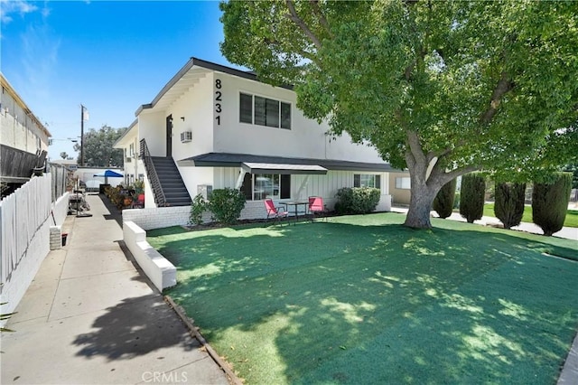 view of front of house with a front yard