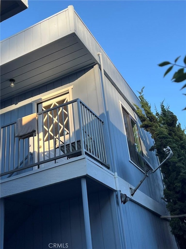 view of side of home featuring a balcony