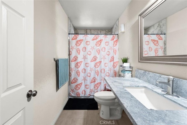 bathroom featuring a shower with curtain, vanity, and toilet