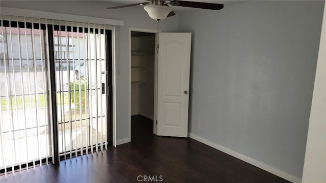 unfurnished room with dark wood-type flooring and ceiling fan