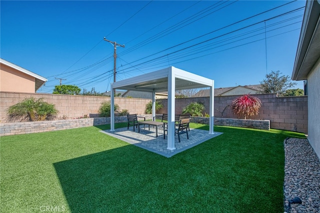 view of yard featuring a patio area