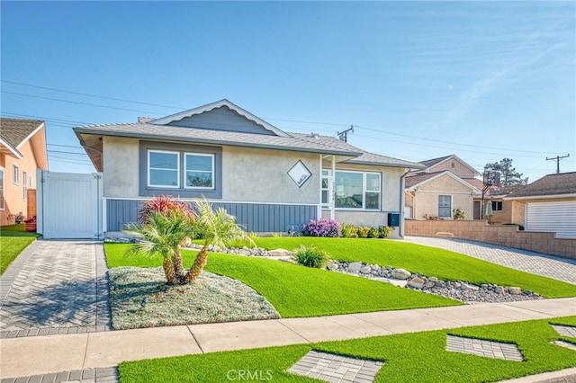 view of front of house featuring a front yard