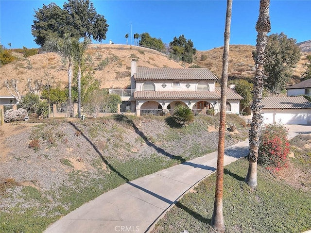 view of front of home featuring a mountain view