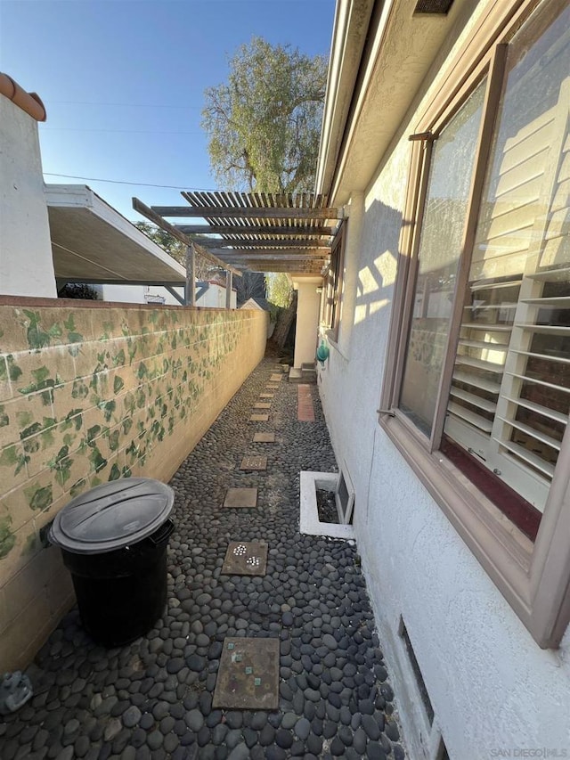 view of yard featuring a pergola