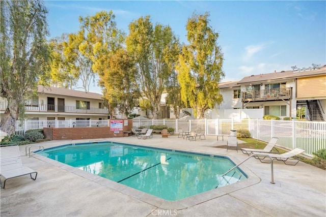 view of swimming pool featuring a patio