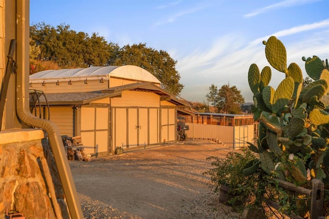 view of yard with an outdoor structure