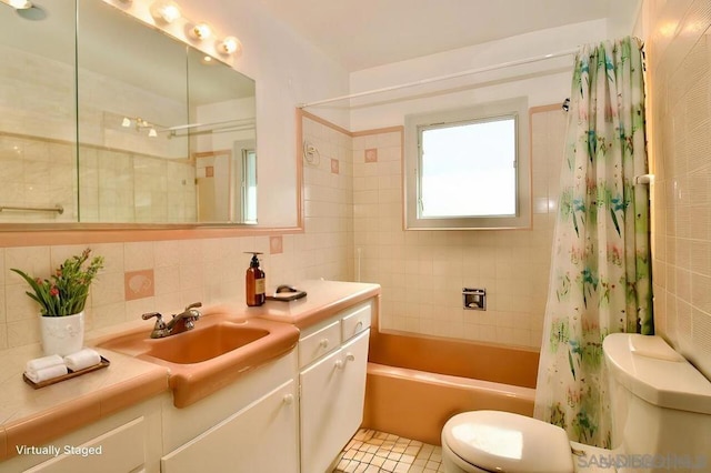 full bathroom with vanity, toilet, backsplash, and shower / bath combo with shower curtain