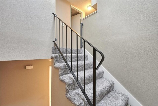 6949 Laguna Pl Unit B1, Rancho Cucamonga, CA 91701 - view of staircase