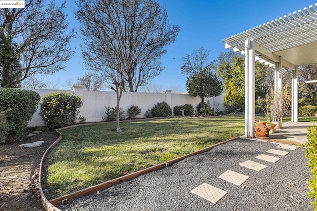 view of yard featuring a pergola