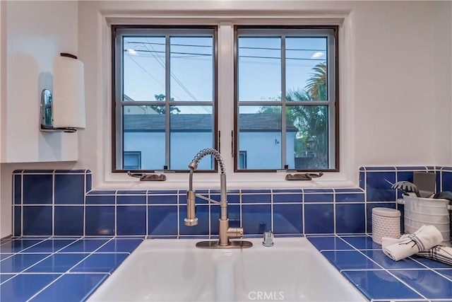 bathroom featuring sink, decorative backsplash, and a wealth of natural light