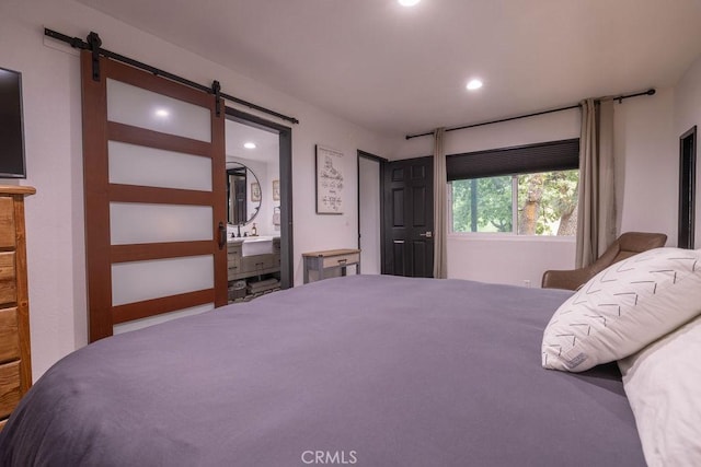 bedroom featuring a barn door