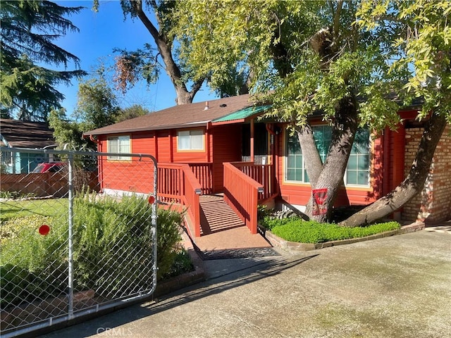 view of front of property