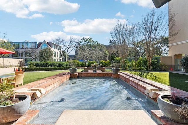 view of swimming pool featuring a yard