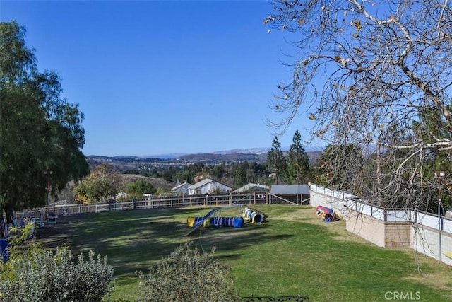 view of yard with a mountain view