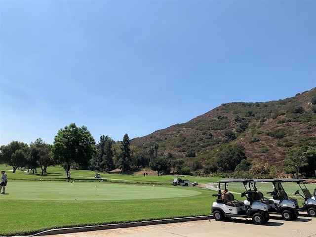 view of property's community featuring a mountain view and a yard