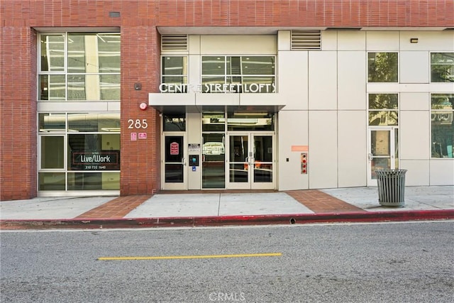 285 W 6th St Unit 426, San Pedro, CA 90731 - property entrance with uncovered parking and brick siding