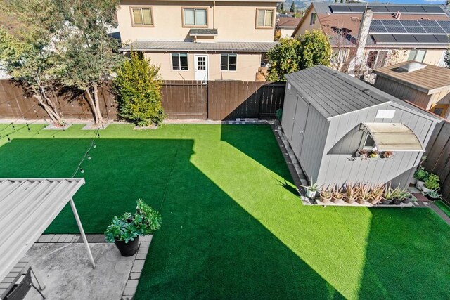 view of yard with a storage unit