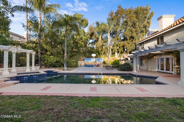 view of swimming pool featuring a hot tub, a patio, and a pergola