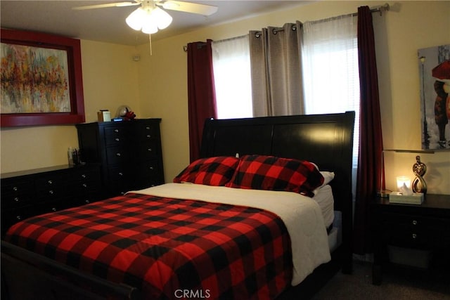 bedroom with ceiling fan