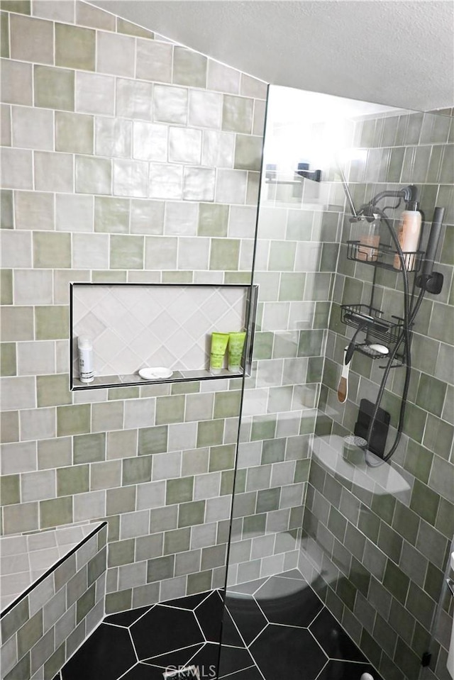 12530 Birch Ave, Hawthorne, CA 90250 - bathroom with tiled shower