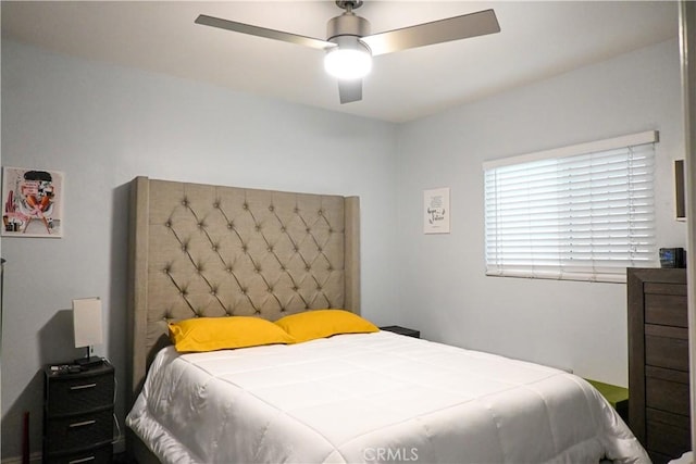 bedroom with ceiling fan