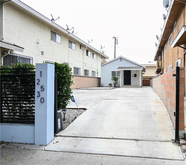 12530 Birch Ave, Hawthorne, CA 90250 - view of concrete driveway