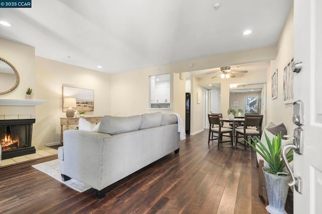 living room with dark wood-type flooring and ceiling fan