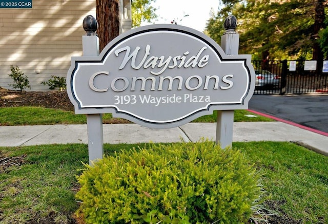 view of community / neighborhood sign