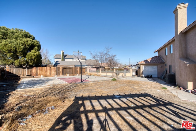 view of yard featuring cooling unit and a garage