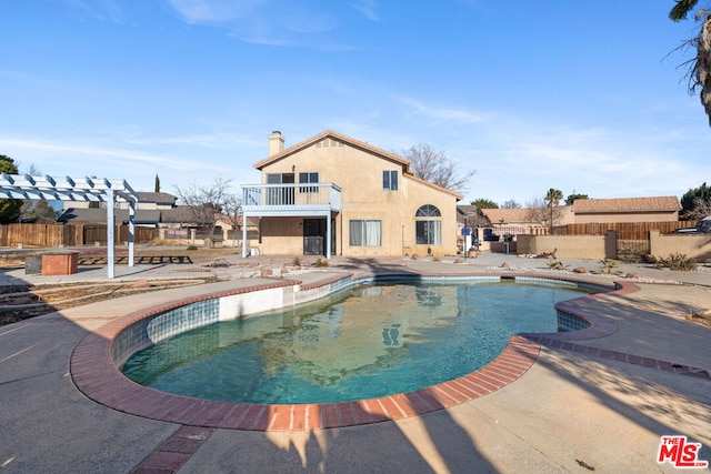 view of pool with a patio and a pergola