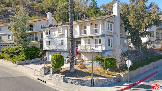 view of front facade with a garage