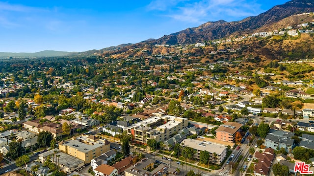 bird's eye view featuring a mountain view