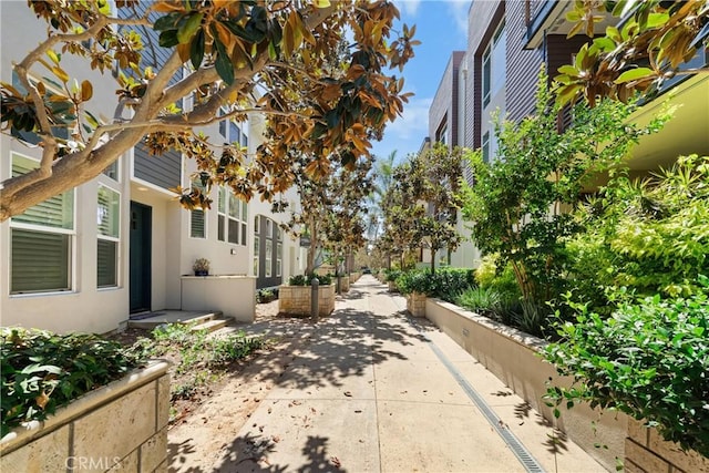 6011 Dawn Crk Unit 7, Playa Vista, CA 90094 - view of side of property with stucco siding and a patio