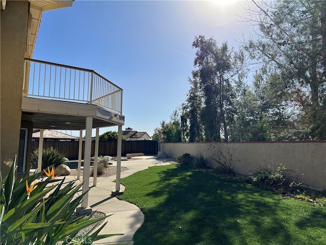 view of yard featuring a patio