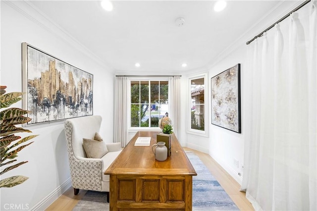 sitting room featuring light wood-style floors, baseboards, ornamental molding, and recessed lighting