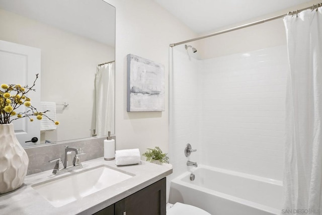 full bathroom featuring shower / bath combo with shower curtain, toilet, and vanity