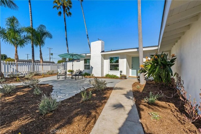 view of yard featuring a patio