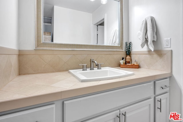 bathroom featuring decorative backsplash and vanity