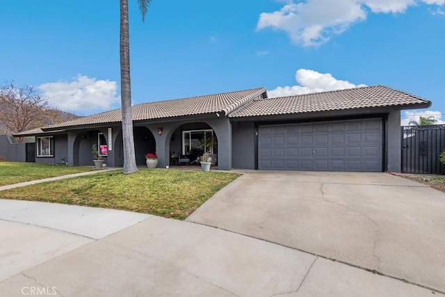 view of front of house featuring a garage and a front yard