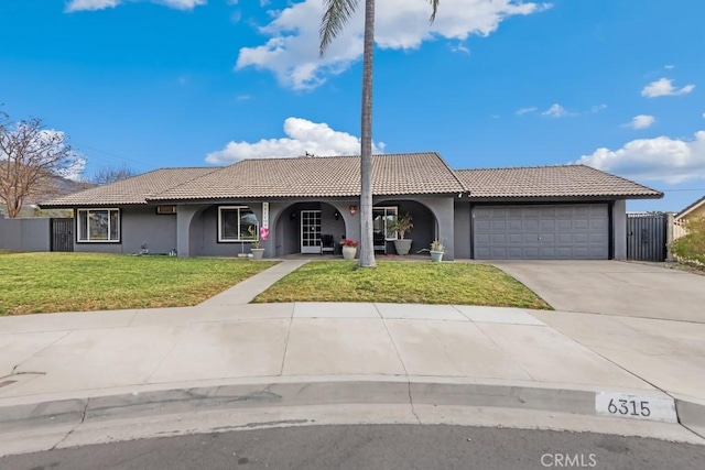 view of front facade with a garage and a front yard