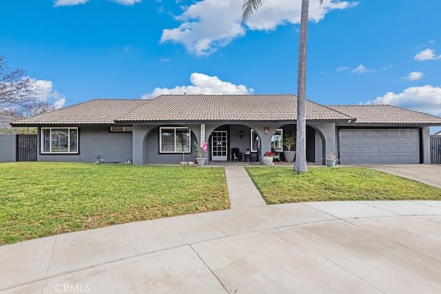 view of front of house featuring a garage and a front yard