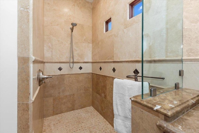 bathroom featuring tiled shower