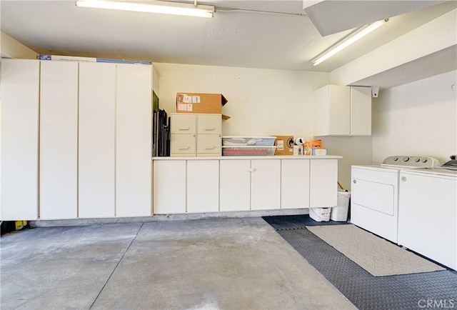 garage with washing machine and dryer