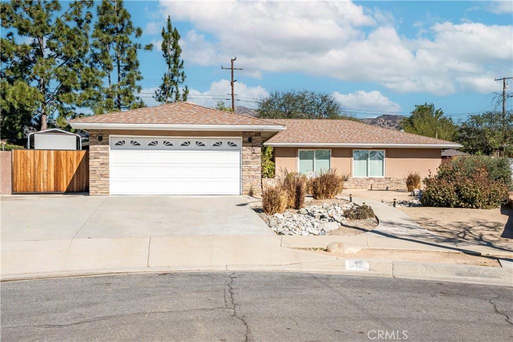 ranch-style home featuring a garage