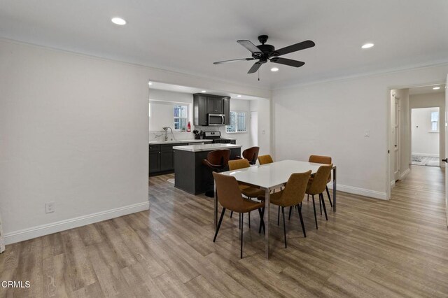 dining space with recessed lighting, ceiling fan, baseboards, and light wood-style floors