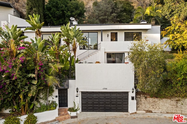 view of front of house featuring a garage