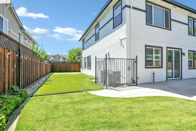 view of yard with a patio area